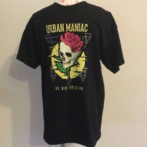 Urban Maniac Men’s Short sleeved TShirt NEW Sz Medium New Evolution Skull & Rose